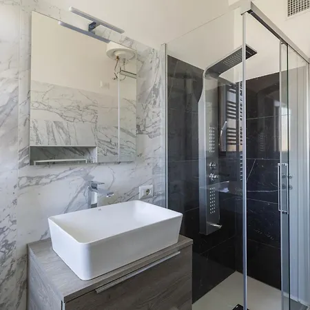 Hostly-the Happya Lodge-by San Giovanni Laterano *
